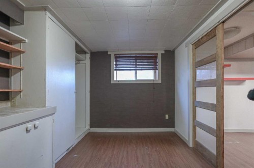 102 Dalgleish Bay Nw, Calgary, AB - Indoor Photo Showing Other Room