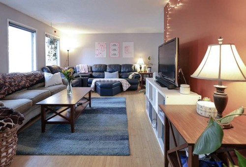 102 Dalgleish Bay Nw, Calgary, AB - Indoor Photo Showing Living Room