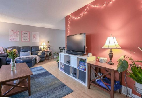 102 Dalgleish Bay Nw, Calgary, AB - Indoor Photo Showing Living Room
