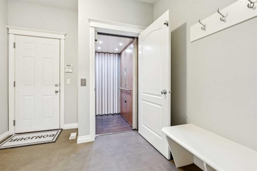 383 Evansglen Drive Nw, Calgary, AB - Indoor Photo Showing Other Room