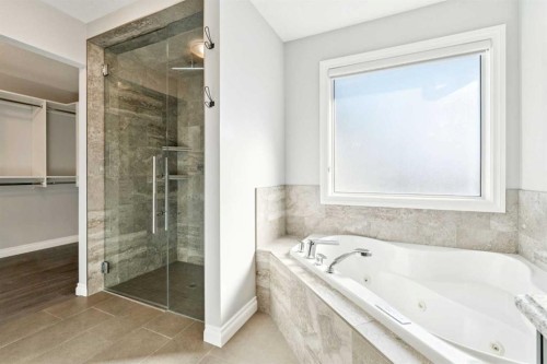383 Evansglen Drive Nw, Calgary, AB - Indoor Photo Showing Bathroom