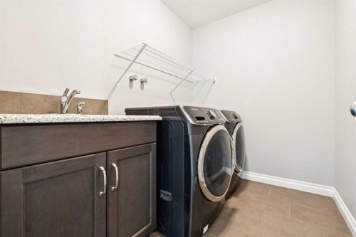 383 Evansglen Drive Nw, Calgary, AB - Indoor Photo Showing Laundry Room