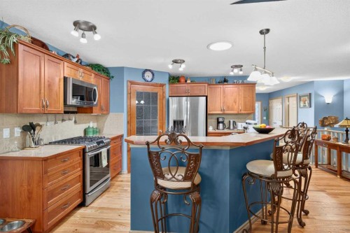 125 Copeland Close, Langdon, AB - Indoor Photo Showing Kitchen