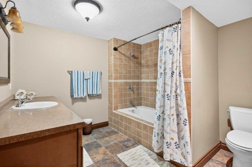 125 Copeland Close, Langdon, AB - Indoor Photo Showing Bathroom