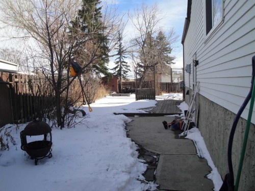 88 Abingdon Court Ne, Calgary, AB - Outdoor