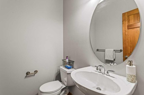215 Miskow Close, Canmore, AB - Indoor Photo Showing Bathroom