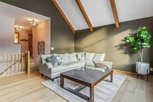 215 Miskow Close, Canmore, AB - Indoor Photo Showing Living Room