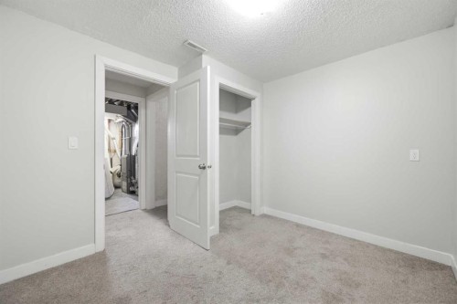 6011 Temple Drive Ne, Calgary, AB - Indoor Photo Showing Other Room