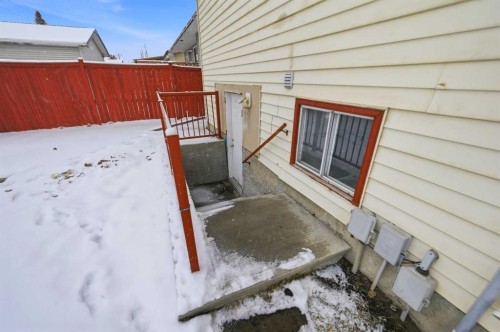 6011 Temple Drive Ne, Calgary, AB - Outdoor