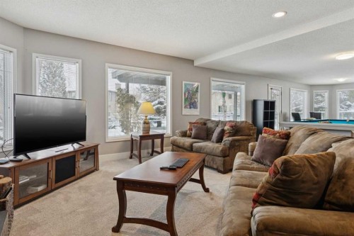 231 Scimitar Bay Nw, Calgary, AB - Indoor Photo Showing Living Room