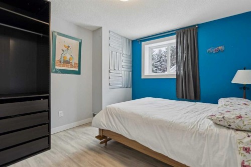 231 Scimitar Bay Nw, Calgary, AB - Indoor Photo Showing Bedroom