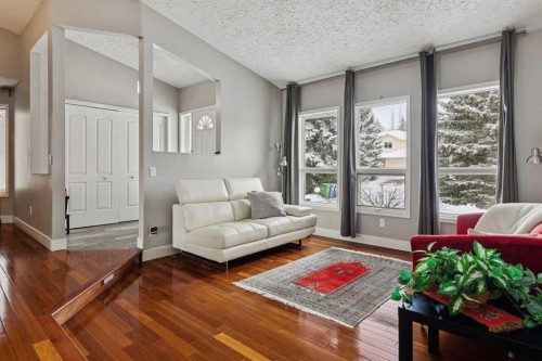 231 Scimitar Bay Nw, Calgary, AB - Indoor Photo Showing Living Room