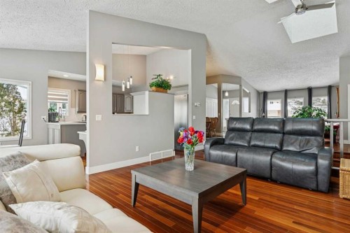 231 Scimitar Bay Nw, Calgary, AB - Indoor Photo Showing Living Room