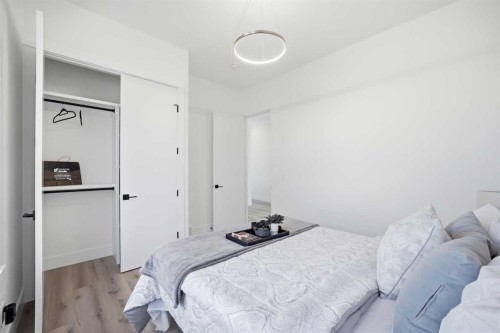 8520 33 Avenue Nw, Calgary, AB - Indoor Photo Showing Bedroom