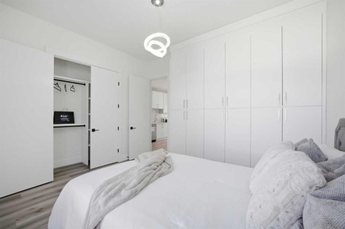 8520 33 Avenue Nw, Calgary, AB - Indoor Photo Showing Bedroom