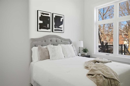 8520 33 Avenue Nw, Calgary, AB - Indoor Photo Showing Bedroom