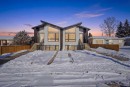 8520 33 Avenue Nw, Calgary, AB  - Outdoor 