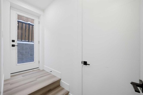 8520 33 Avenue Nw, Calgary, AB - Indoor Photo Showing Other Room