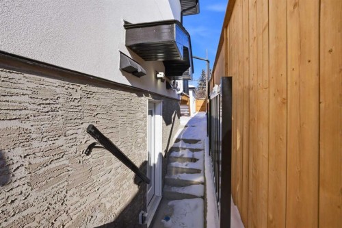 8520 33 Avenue Nw, Calgary, AB -  Photo Showing Other Room