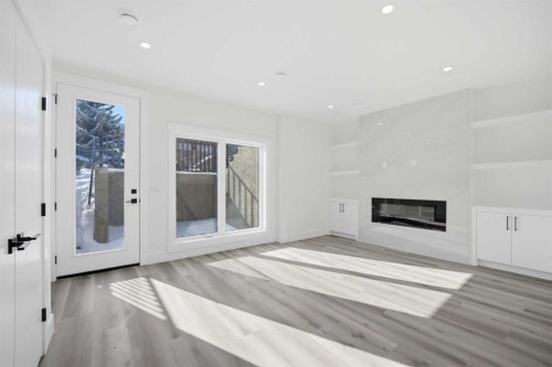 8520 33 Avenue Nw, Calgary, AB - Indoor With Fireplace