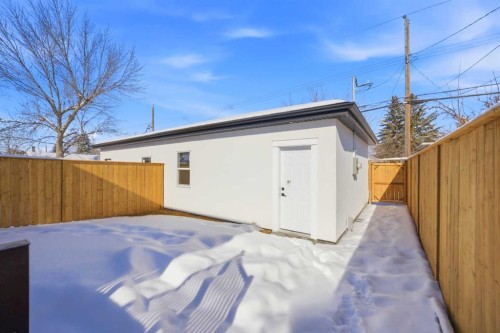 8520 33 Avenue Nw, Calgary, AB - Outdoor