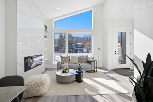 8520 33 Avenue Nw, Calgary, AB - Indoor Photo Showing Living Room