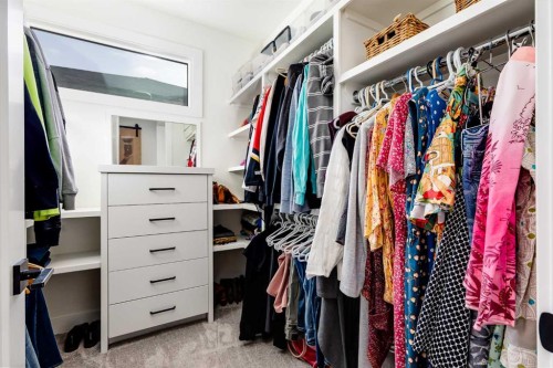 2520 Cochrane Road Nw, Calgary, AB - Indoor With Storage