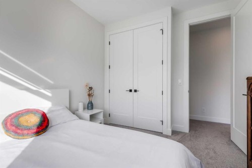 2520 Cochrane Road Nw, Calgary, AB - Indoor Photo Showing Bedroom