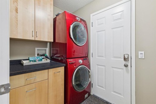 40 Shannon Gardens Sw, Calgary, AB - Indoor Photo Showing Laundry Room