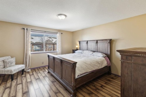 40 Shannon Gardens Sw, Calgary, AB - Indoor Photo Showing Bedroom
