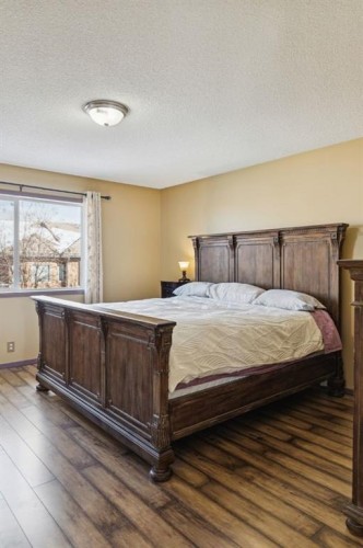 40 Shannon Gardens Sw, Calgary, AB - Indoor Photo Showing Bedroom