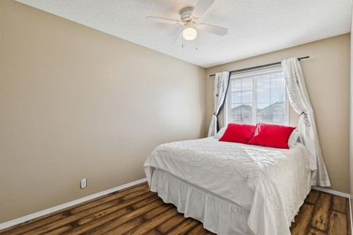 40 Shannon Gardens Sw, Calgary, AB - Indoor Photo Showing Bedroom