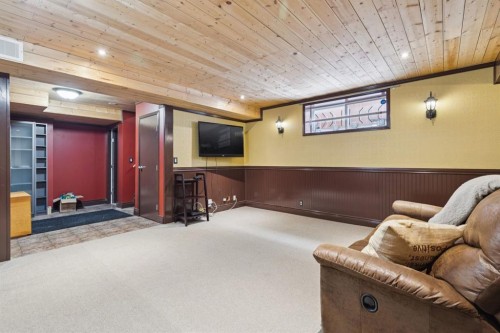 40 Shannon Gardens Sw, Calgary, AB - Indoor Photo Showing Other Room