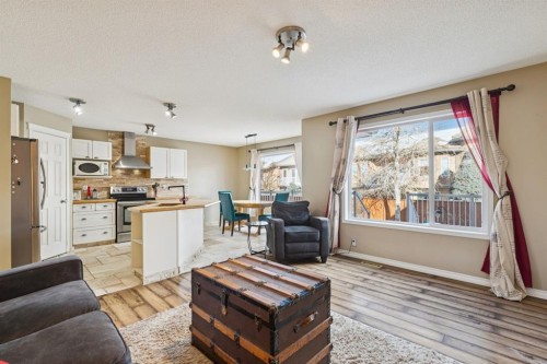 40 Shannon Gardens Sw, Calgary, AB - Indoor Photo Showing Living Room