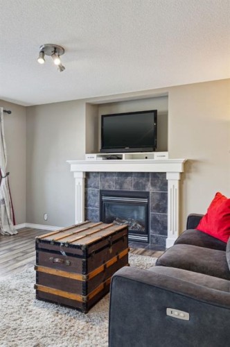 40 Shannon Gardens Sw, Calgary, AB - Indoor Photo Showing Living Room With Fireplace