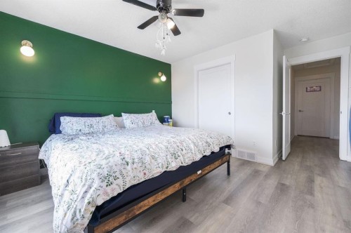 59-111 Rainbow Falls Gate, Chestermere, AB - Indoor Photo Showing Bedroom