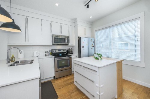59-111 Rainbow Falls Gate, Chestermere, AB - Indoor Photo Showing Kitchen With Double Sink
