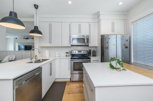 59-111 Rainbow Falls Gate, Chestermere, AB - Indoor Photo Showing Kitchen With Stainless Steel Kitchen With Double Sink With Upgraded Kitchen