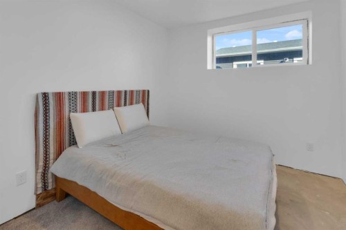 374 Sundown Road, Cochrane, AB - Indoor Photo Showing Bedroom