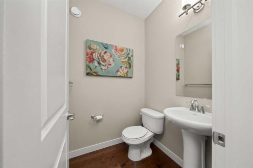 49 Evansview Manor Nw, Calgary, AB - Indoor Photo Showing Bathroom