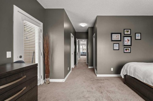 49 Evansview Manor Nw, Calgary, AB - Indoor Photo Showing Bedroom