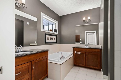49 Evansview Manor Nw, Calgary, AB - Indoor Photo Showing Bathroom