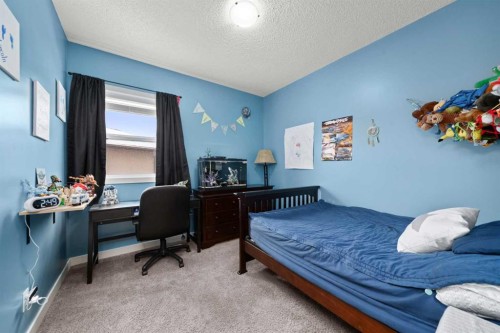 49 Evansview Manor Nw, Calgary, AB - Indoor Photo Showing Bedroom