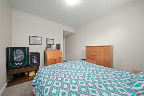 49 Evansview Manor Nw, Calgary, AB - Indoor Photo Showing Bedroom