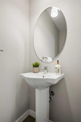 183 Kinniburgh Road, Chestermere, AB - Indoor Photo Showing Bathroom