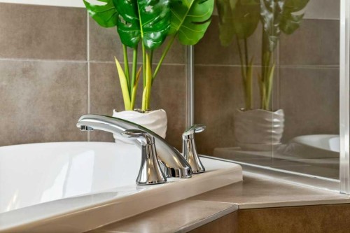 183 Kinniburgh Road, Chestermere, AB - Indoor Photo Showing Bathroom