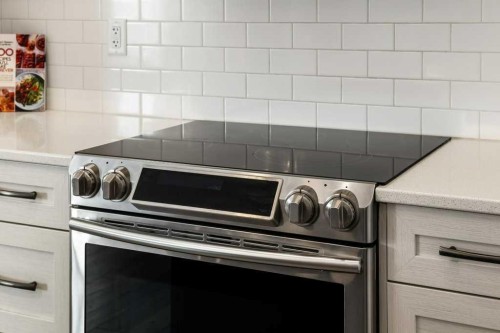 183 Kinniburgh Road, Chestermere, AB - Indoor Photo Showing Kitchen With Upgraded Kitchen