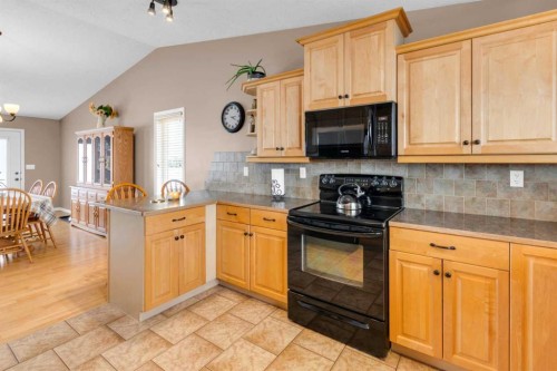 924 Heritage Estates Drive, Acme, AB - Indoor Photo Showing Kitchen