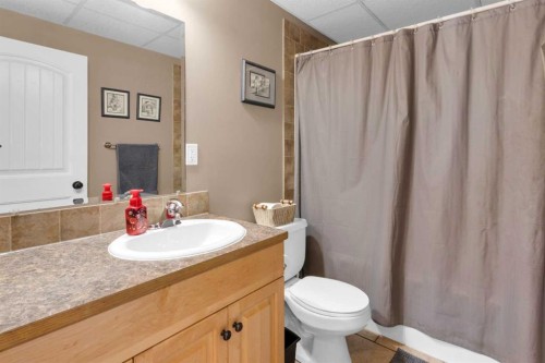 924 Heritage Estates Drive, Acme, AB - Indoor Photo Showing Bathroom