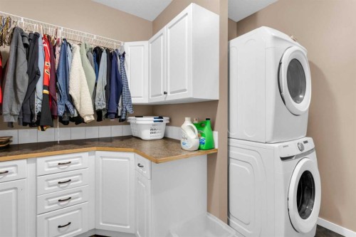 924 Heritage Estates Drive, Acme, AB - Indoor Photo Showing Laundry Room